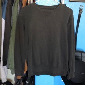 Simple black crewneck (Donated)